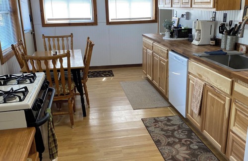Luzerne Cabin | Year-round 3-bed Lodge sleeps 10-12! Large Living room, ORV Trails, WiFi, AC.
