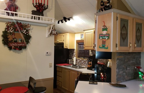 Maggie Valley House | Year Round Access in town Bungalow, Hot Tub, Fire Pit and Extra Parking