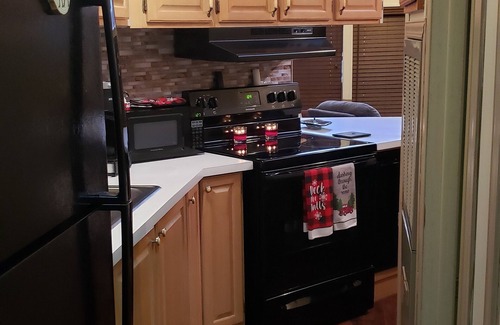 Maggie Valley House | Year Round Access in town Bungalow, Hot Tub, Fire Pit and Extra Parking