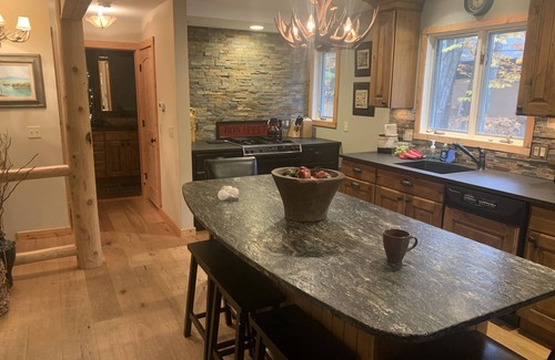 Harbor Springs House | “Year-Round Adventure Awaits – Ski, Golf & Relax in Harbor Springs!”