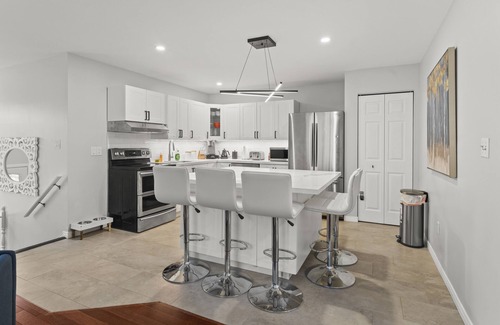LaSalle House | Year Round Hot tub at The Gem!