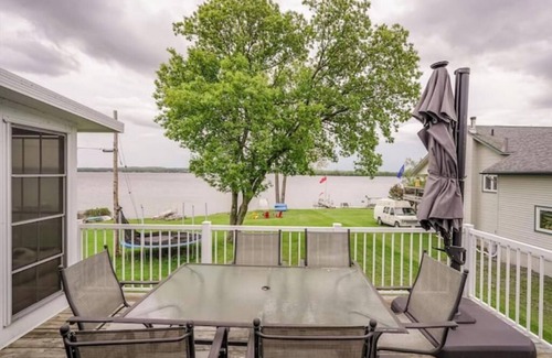 Deseronto Cottage | Year Round Lakeview Cottage