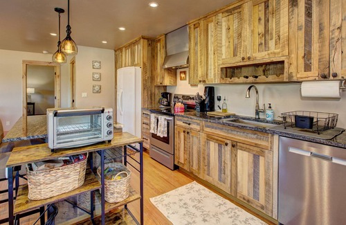 Donnelly Condo | Yearound recreational mountain house!