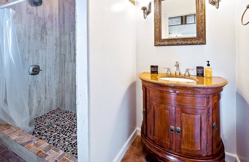 Holualoa Cottage | YELLOW Artists' Cottage TA-038-749-9520-01