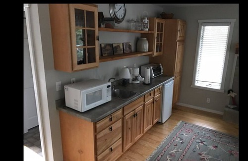 Little Round Lake Cabin | Yellow Bike Chalet on Grindstone Lake: sandy beach, level lot, sleeps up to 12