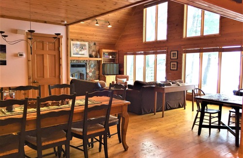 Little Round Lake Cabin | Yellow Bike Chalet on Grindstone Lake: sandy beach, level lot, sleeps up to 12