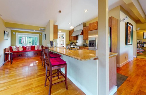 Oak Bluffs House | Yellow Brick Road House