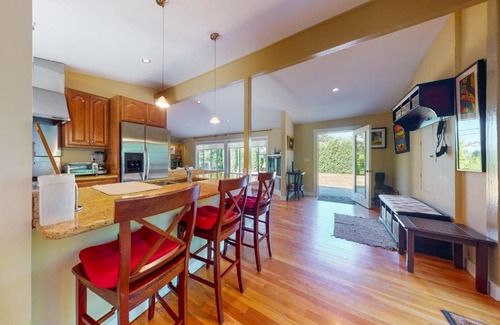 Oak Bluffs House | Yellow Brick Road House