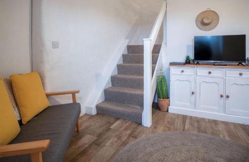 St Brides House | Yellow Cottage - 2 Bedroom Cottage - Dale