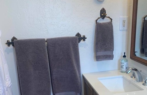 Twin Falls Cottage | Yellow Door Cottage