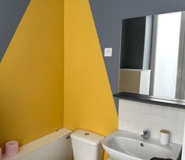 Thiers Apartment | Yellow