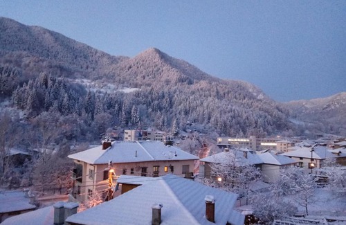 Smolyan House | Yellow House