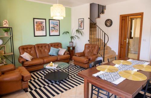 San Giovanni Suergiu House | Yellow House