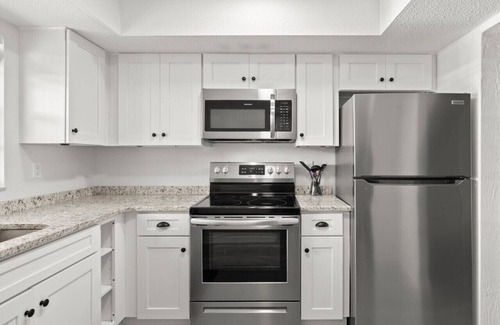 Southern Shores Villa | Yellow Sunshine Oceanfront Townhouse, Private Balcony