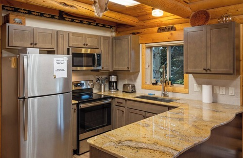 Livingston House | Yellowstone Lookout Cabin - Cozy cabin located on the Yellowstone River!