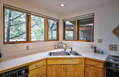 Livingston House | Yellowstone Pines: Private River Retreat at Pine Creek