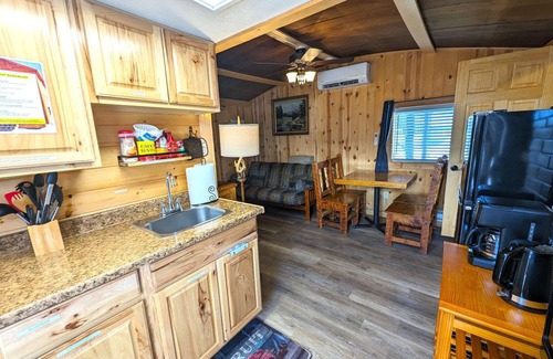 Gardiner Cabin | Yellowstone's Treasure Cabin #1, few min drive to Yellowstone Park