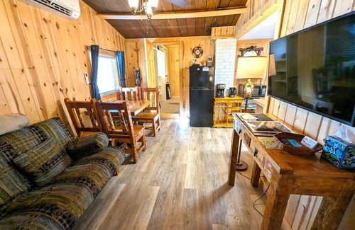 Gardiner Cabin | Yellowstone's Treasure Cabin #1, few min drive to Yellowstone Park