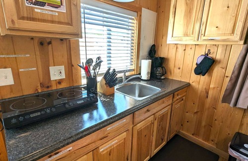 Gardiner Cabin | Yellowstone's Treasure Cabin #6, few min drive from Yellowstone Park