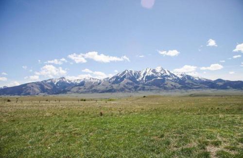 Emigrant House | Yellowstone Trail Lodge