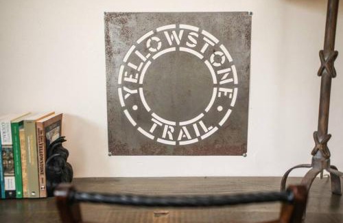 Emigrant House | Yellowstone Trail Lodge