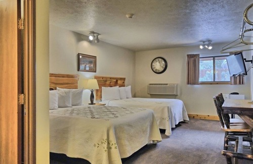 Gardiner Hotel | Yellowstone Village Inn and Suites