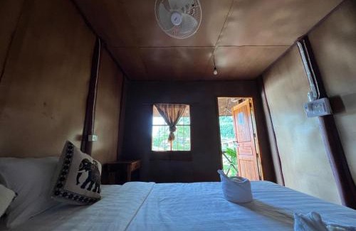 Nong Khiaw House | Yensabai Bungalow River view