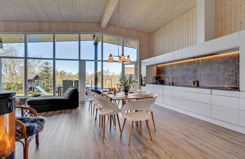 Vibæk Strand House | "Ylvi" - 250m from the sea by Interhome
