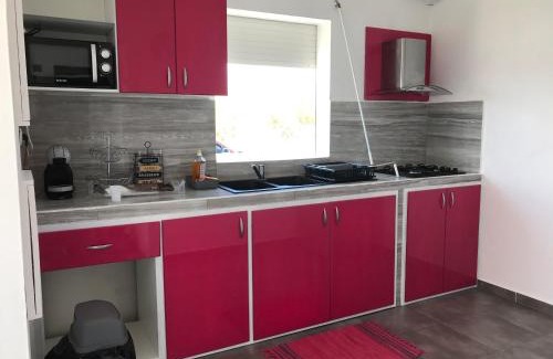 Le Moule House | YOLANDA HIBISCUS