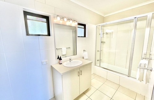 North Ward Hotel | Yongala Lodge by The Strand