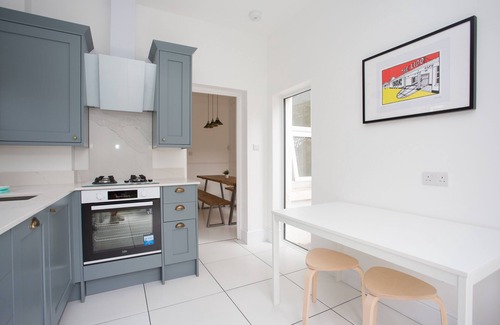 Worthing House | York House - Sleeps 12 beach road with sea views