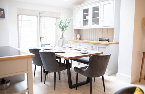 York House | York Minster-3 bed-Sleeps 6-Fireplace-Free Parking