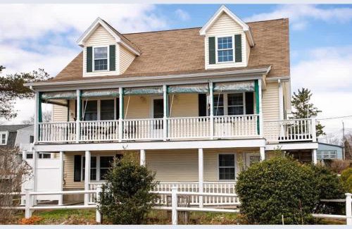 York Beach House | York Vacation Home Sleeps 14 Bring your family and Friends