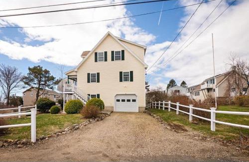 York Beach House | York Vacation Home Sleeps 14 Bring your family and Friends