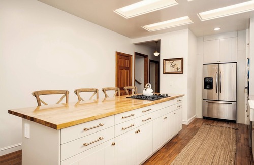 Oakhurst House | Yosemite Country House sleeps 20 w/hot tub, firepit, bonus studio!
