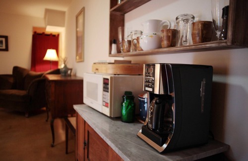 Oakhurst Apartment | Yosemite Dreams Garden Suite. Pet Friendly!