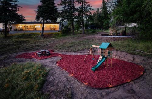 Yosemite Forks House | Yosemite Family Ranch w hot tub-views-EV-more!