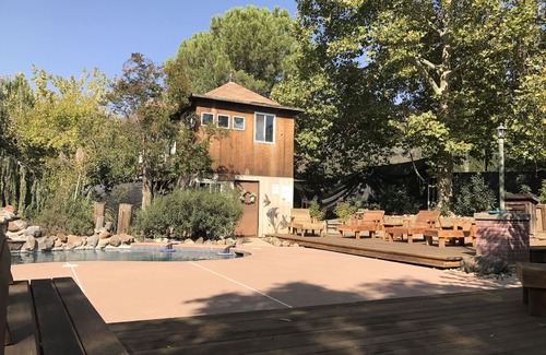 Coulterville House | Yosemite Rustic Retreat with Hot Tub, Pool, Springs, Dogs! 5 acres private~