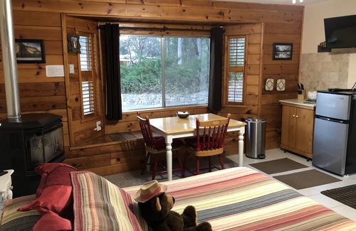 Oakhurst Apartment | 'Yosemite's Suite Retreat' Little Bear Cottage, Perfect For 2!