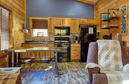 Whittier Cabin | You found the perfect cabin, 8.1 miles to Casino, Hot tub and Views, dogs ok