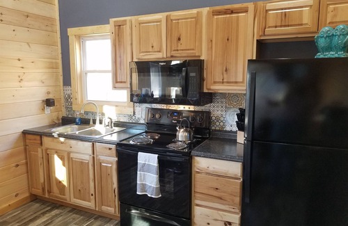Whittier Cabin | You found the perfect cabin, 8.1 miles to Casino, Hot tub and Views, dogs ok