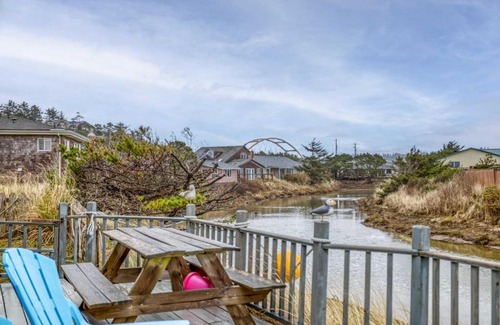 Bayshore House | You, Me and the Sea