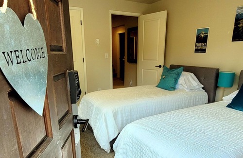 Gig Harbor House | You're close to everything at The Heart of the Harbor. 2BR, 1 BA. 🤩 Location!