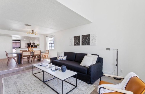 Las Vegas House | Youdid's Modern-Minimalist Style Townhome