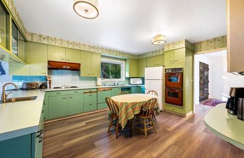 Sturgeon Bay House | You’ll find this unique Lake Michigan beachfront getaway on scenic Glidden Dr.
