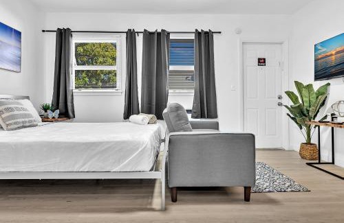 Downtown Hollywood Apartment | Young Circle & Hollywood Blvd Posh Studio Suite