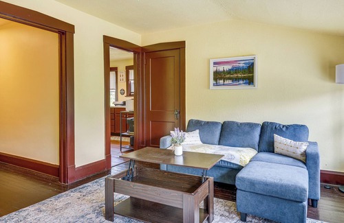Youngstown Apartment | Youngstown Apartment: 2 Mi to Lake Newport!