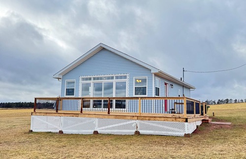 Park Corner Cottage | Your 2 bedroom Blue Cottage Just 2 Minutes from the Sands of Cousins Shore Beach