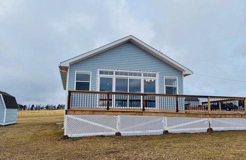 Park Corner Cottage | Your 2 bedroom Blue Cottage Just 2 Minutes from the Sands of Cousins Shore Beach
