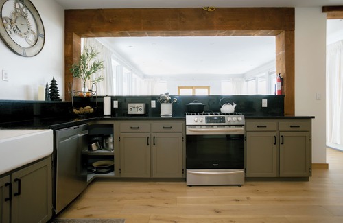 Phillips House | Your Adventure! 360° Mountaintop Views/Off-Grid Retreat on 300 Acres